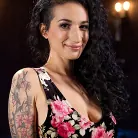 Arabelle Raphael in 'S'il Te Plait, Papa'