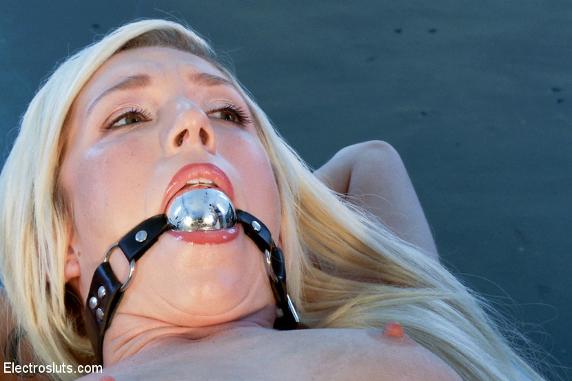 Another Hot Newbie having her First Electro Experience!