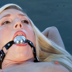 Another Hot Newbie having her First Electro Experience!