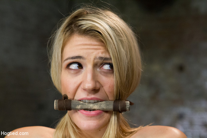 Beautiful First Timer Gets Stretched and Nailed