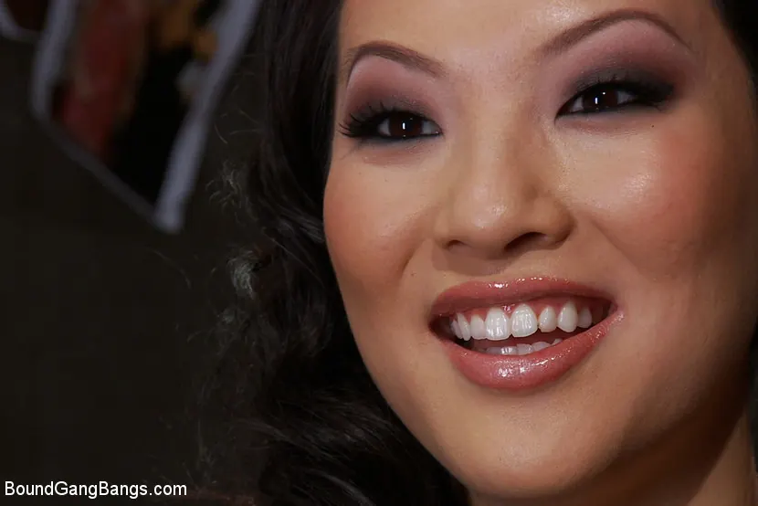 Asa Akira - La novia de América: chantajeada y profanada!!! Protagonizada por Asa Akira | Picture (1)