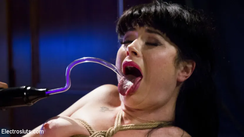 Daisy Ducati - El interrogatorio: agonía eléctrica y sumisión sexual | Picture (6)