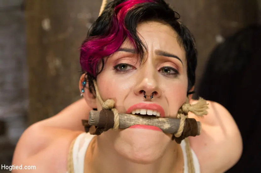 Iona Grace - Solicitudes cumplidas: posiciones de bondage imposibles | Picture (1)