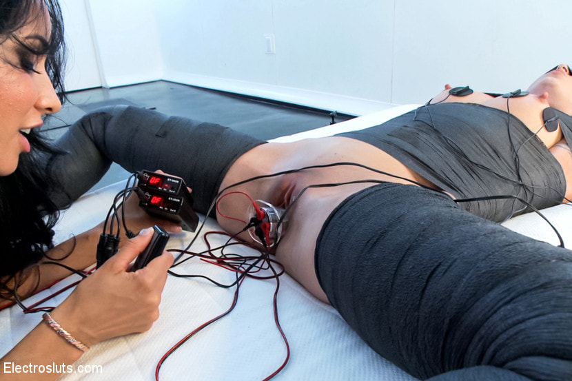 Mummified and Electrified Pussy Worship!