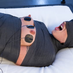 Mummified and Electrified Pussy Worship!