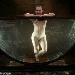 Katja Kassin is a giggler!