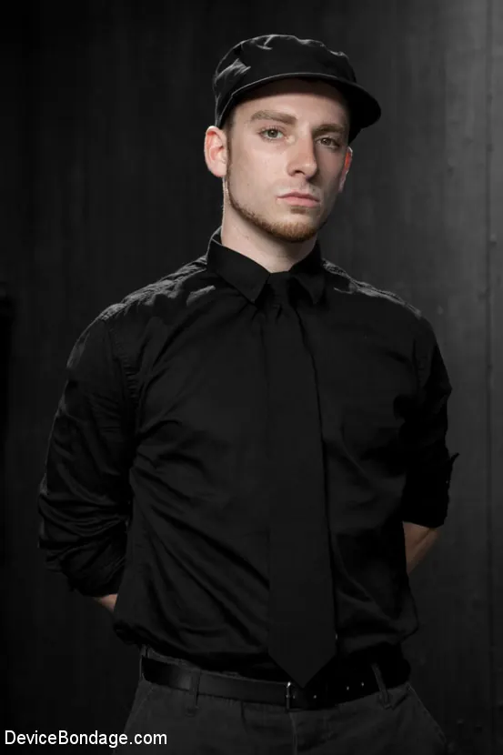 Krissie Dee - ¡Krissie Dee castigada por Sebastian Keys en DeviceBondage! | Picture (1)