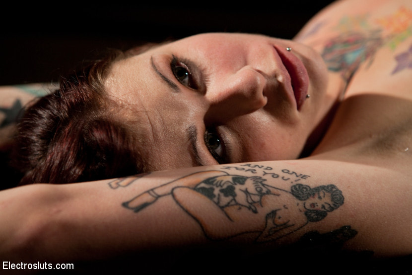 Tattooed Cutie gets Electro-Fucked!