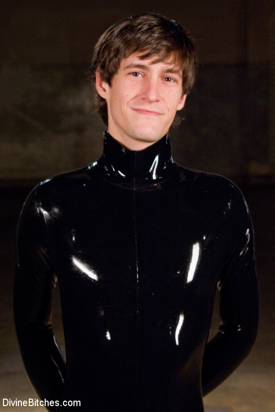 Latex Lea Tortures Rubber Fuck Boy!