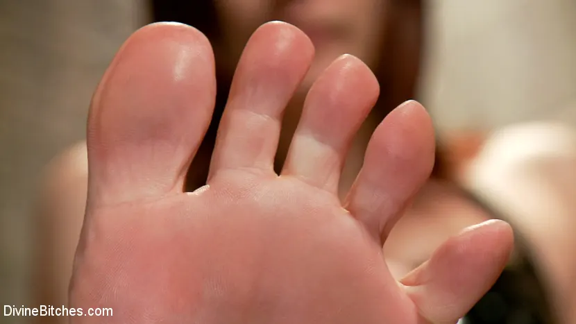 Maitresse Madeline - ¡Adelanto del fetiche de pies en POV de Maitresse Madeline, BONUS! | Picture (11)