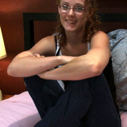 AMATEUR GIRL - HER FIRST EVER PORN!