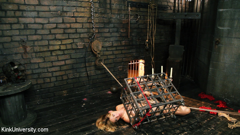 Asymmetric Bondage with Boss Bondage