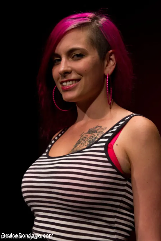 Rozen Debowe - Chica mala sexy domada por la cadena | Picture (8)