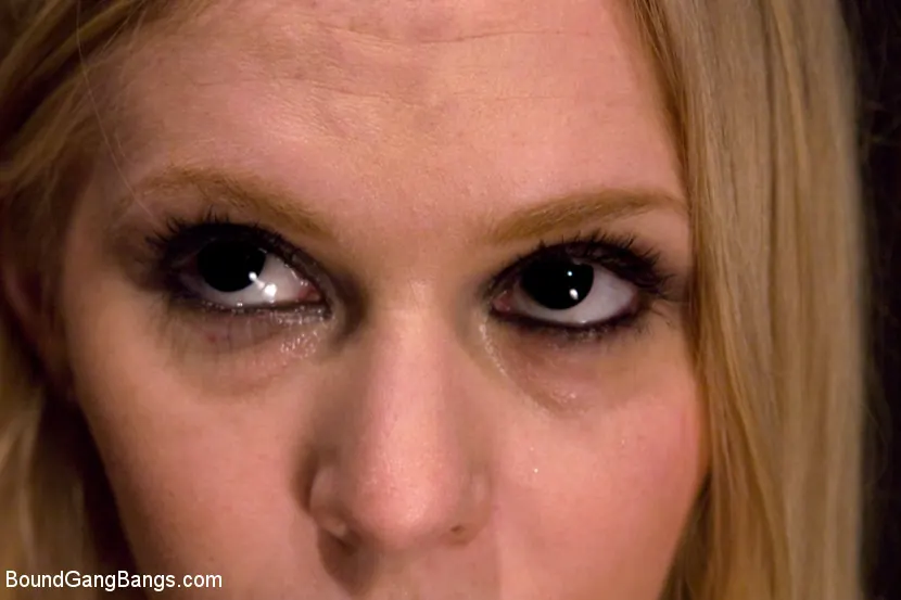 Sarah Jane Ceylon - Gangbang público 3 | Picture (4)
