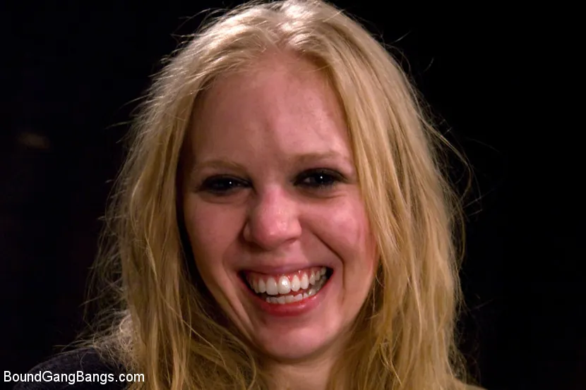Sarah Jane Ceylon - Gangbang público 3 | Picture (16)