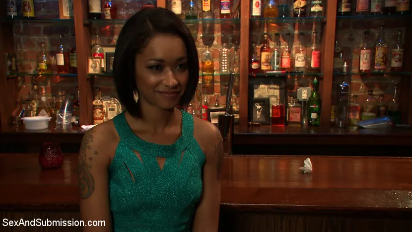 Skin Diamond - Pareja pervertida convierte a lesbiana en puta sumisa | Picture (13)