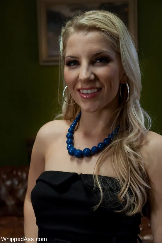 Tara Lynn Foxx - La perra de los impuestos | Picture (1)