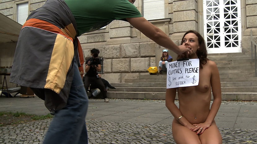 Dinero para ropa, por favor.