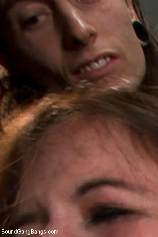Odile - La Groupie: ¡Presentando a Odile en su primer Gangbang! | Picture (14)